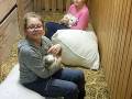 24. Januar: Im Tierhaus hat Boris ein  'Außen-Innen-Gehege' (großer Laufstall) gestaltet, damit Pfleger und Tiere eine ruhige Ecke zum Kuscheln haben. (Foto: Marie Barnstorff)