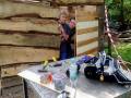 20. Juni: Wer schaut denn da aus der Hütte? (Foto: Evelyn Simson)