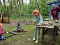 11. Mai: Hat man das geschafft, bekommt man Werkzeug zum Hüttenbauen! (Foto: Evelyn Simson)
