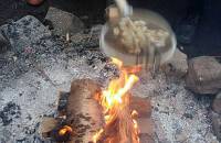 21. Februar: Popcorn am Lagerfeuer (Foto: Boris Pawlik)