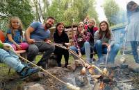 11. September: Lagerfeuer mit Amalia, Ravi, July, Sandy, Arina, Emilia und Sophie. (Foto: Franzi Owetzki)