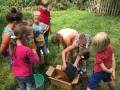 10. August: Die Kinder haben eine Abschiedsrede verfasst, die bei der Beerdigung vorgetragen wurde. (Foto: Laura Müller)
