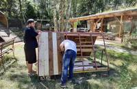 27. Februar: Das fertige Vogelhaus wurde auch gleich angebracht. (Foto: Fabian Wilke)
