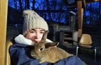 29. November: Swantje und Bunny kuscheln. (Foto: July Krause)