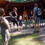 18. Juli: Wer schafft es, die Bären zu verscheuchen mit den lauten klappernden Dosen?