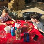 31. März: Beim Tierhaus sind die Kinder heute wieder kreativ geworden. (Foto: Laura Müller)