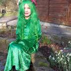 28. Februar: Eine wunderschöne ' Naturfee' hat uns heute auf dem Spielplatz zum Fasching begrüßt. Schaut mal, dies ist alles selbstgenäht!!! (Foto: Hellas Adlung)