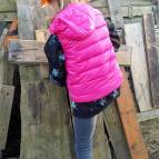 2. März: Es ist gar nicht so leicht, ein Brett mit nur 2 Nägeln zu befestigen. Das muss man ausprobieren .... (Foto: Hellas Adlung)