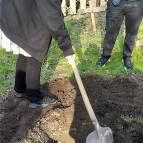 16. März: Wir haben wir das Grab von Tiffy vorbeteitet. (Foto: Hellas Adlung)