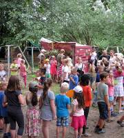 3. Juli: Projektwoche der Grundschule Melverode. ....für das Richtfest und gleichzeites Abschluß-Cocktailtrinken !